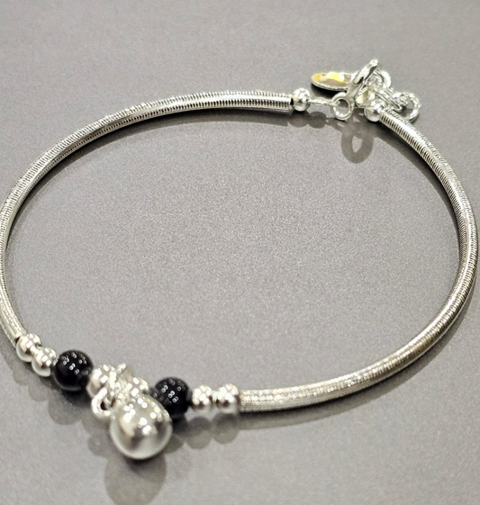 Black breads bracelet