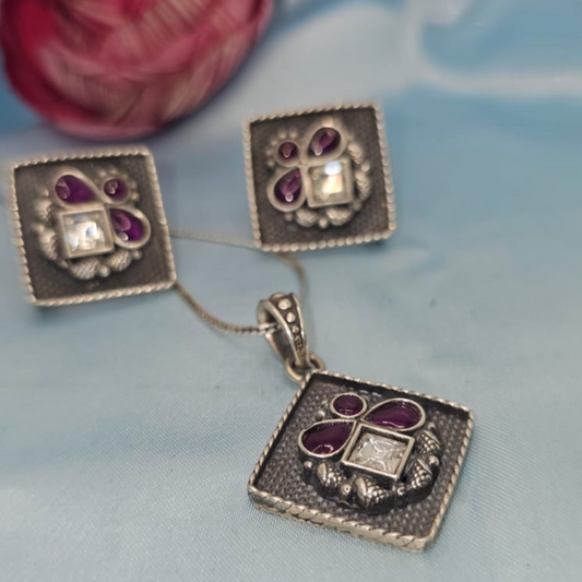 Square pendant set