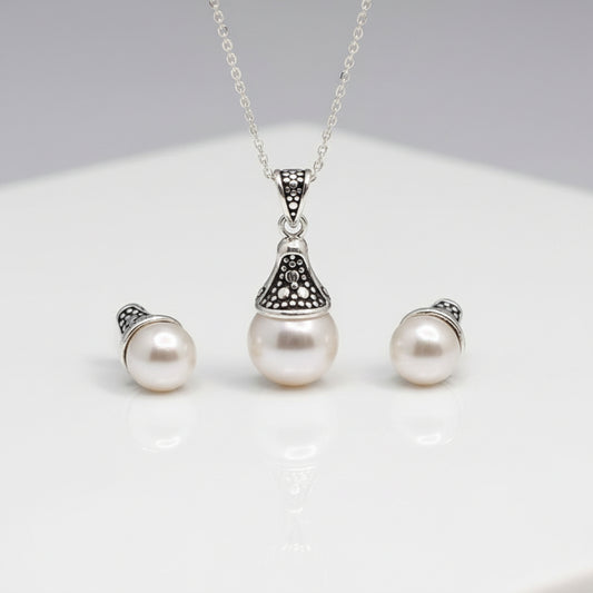 Pearl pendant set With chain