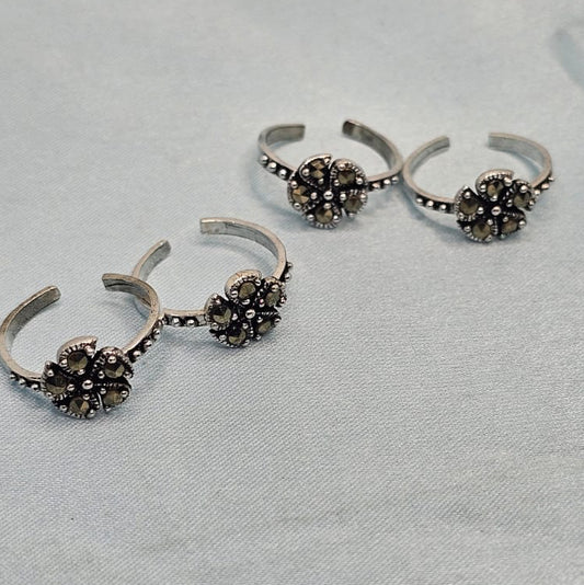 Vintage Bloom 
Toe ring