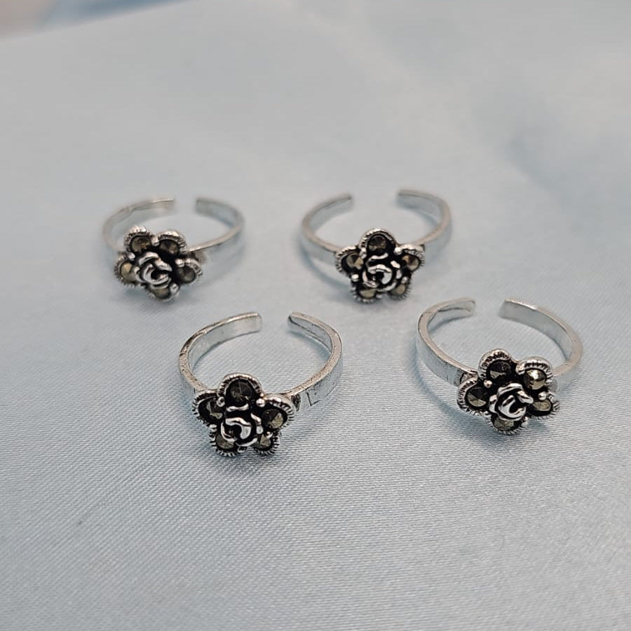 Floral Oxidised toe ring