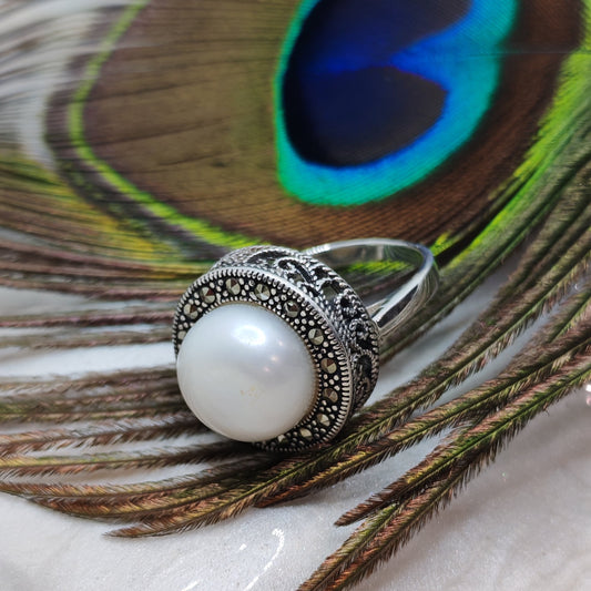 Pearl center ring