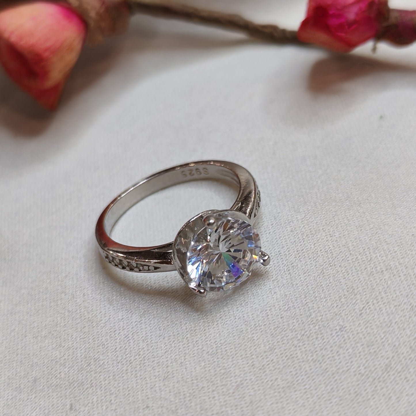 Single stone ring