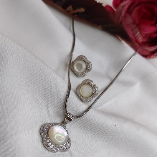 Flower pendant set
