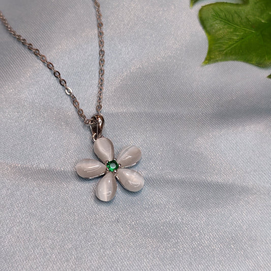 White Flower Necklace