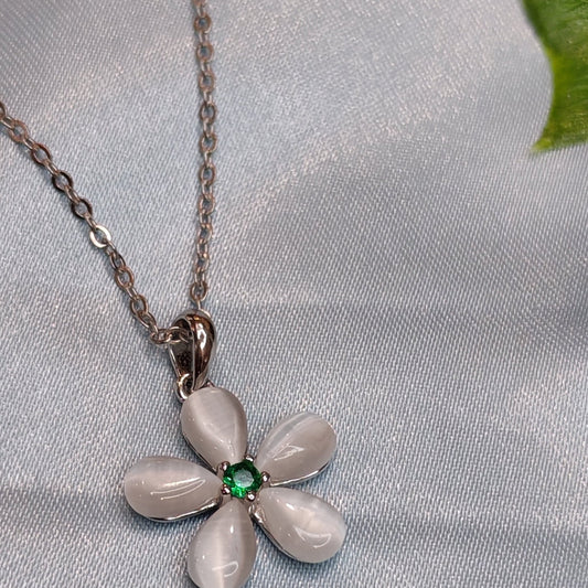 White Flower Necklace