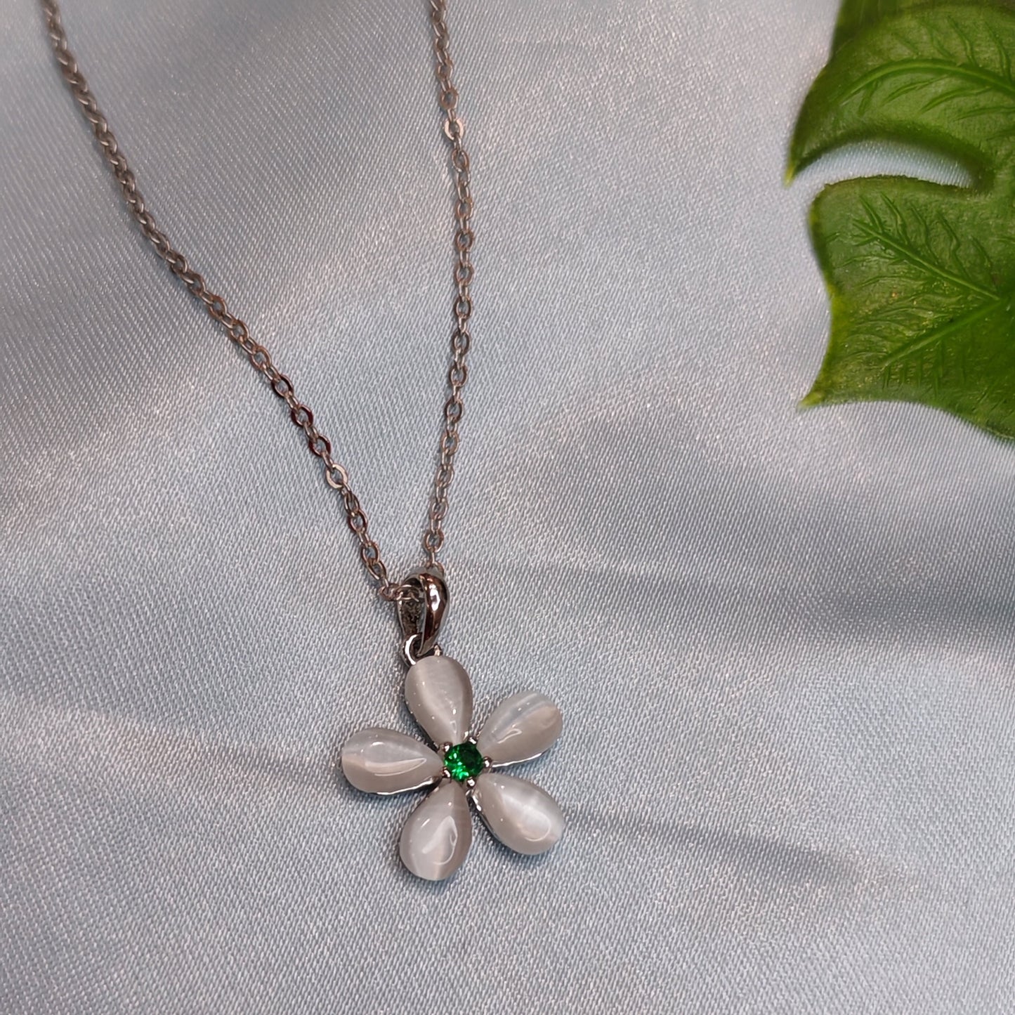 White Flower Necklace