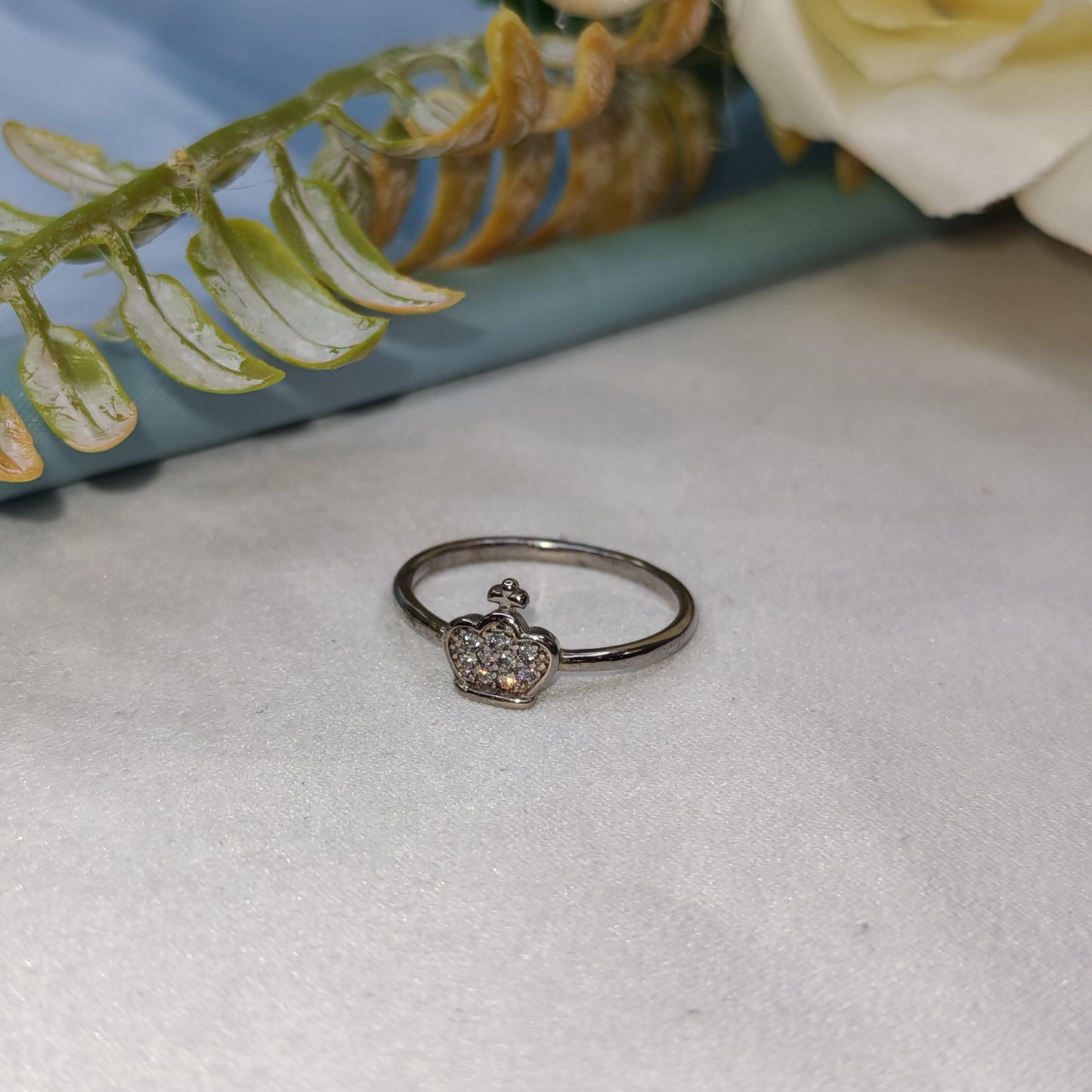 Lil crown ring