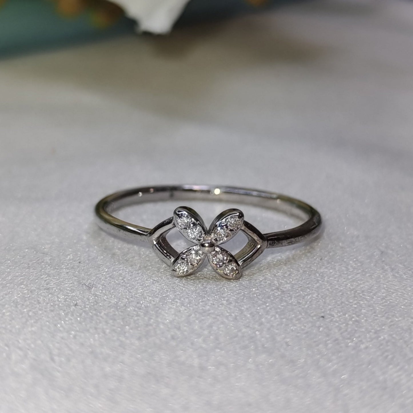 Four petals ring