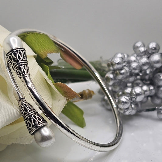 Pearl bangle