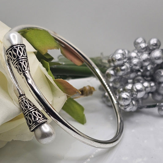 Pearl end bangle