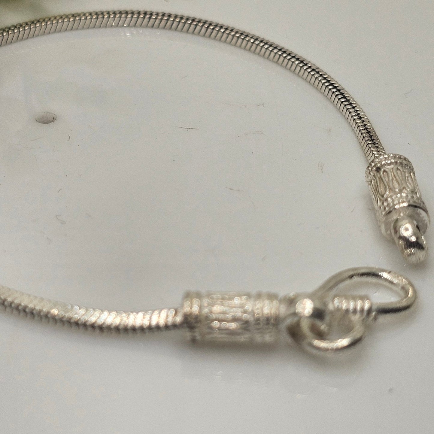 Silver sleek chain bracelet