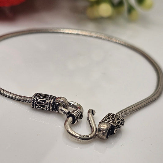 Sleek chain bracelet